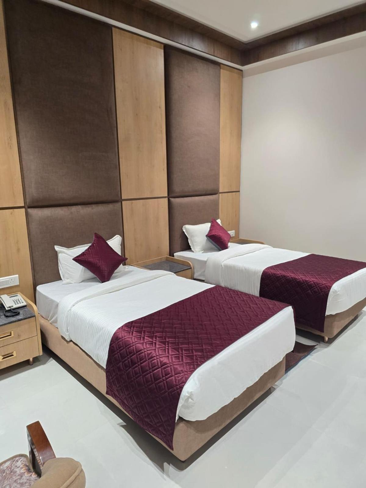 Nirvana Grand Hotel & Resort Гая Экстерьер фото