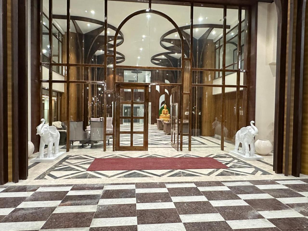 Nirvana Grand Hotel & Resort Гая Экстерьер фото